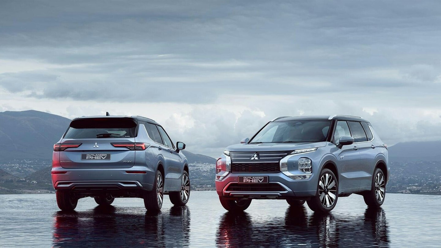 Mitsubishi Outlander PHEV in una moderna vista del veicolo