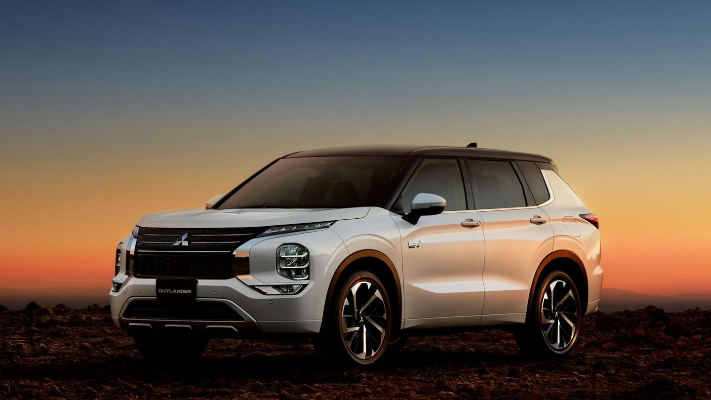 Nuovo Mitsubishi Outlander PHEV al tramonto